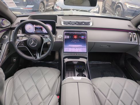 Used 2025 Mercedes-Benz Maybach S 580 4MATIC image 30
