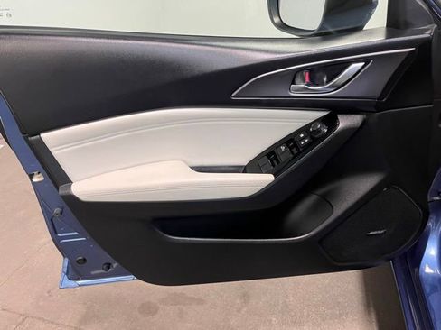 Used 2018 MAZDA MAZDA3 Grand Touring image 20