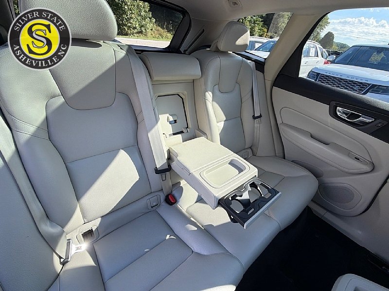 Used 2018 Volvo XC60 T5 Momentum w/ Vision Package AWD/4WD image 22
