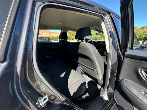 Used 2023 Honda HR-V LX image 17