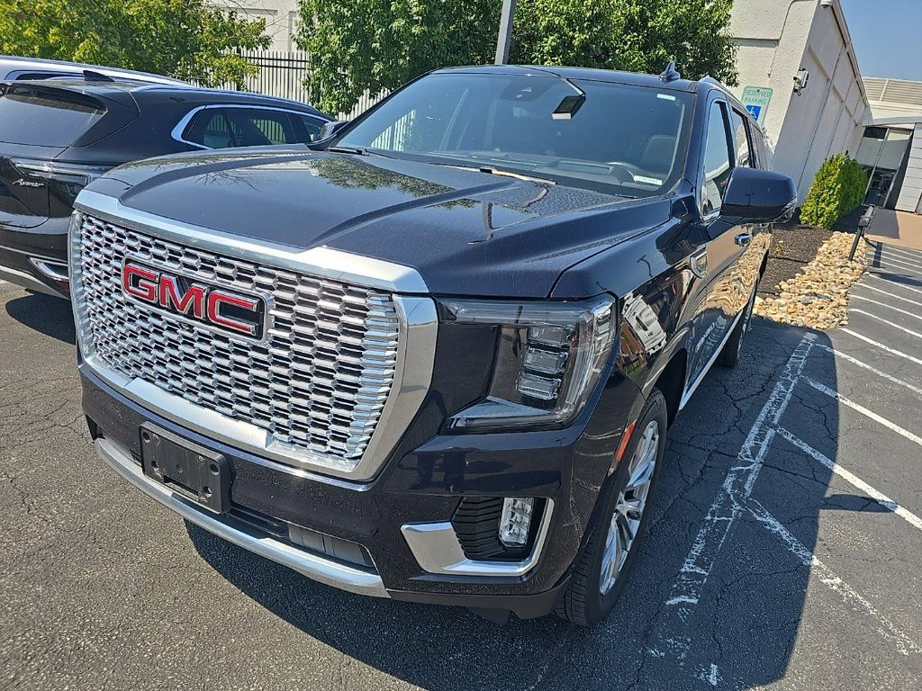 Used 2024 GMC Yukon XL Denali w/ Advanced Technology Package AWD/4WD image 9