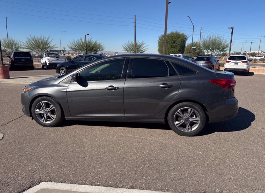 Used 2018 Ford Focus SE w/ SE Appearance Package FWD image 9