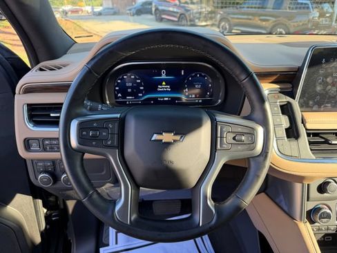 Used 2023 Chevrolet Suburban Premier w/ Premium Package 2 AWD/4WD image 14