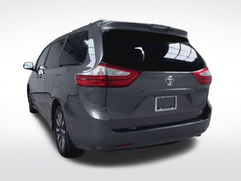 Used 2019 Toyota Sienna XLE Premium image 10