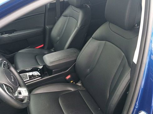 Used 2025 Kia Sportage EX w/ Premium Package FWD image 17