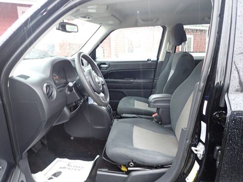 Used 2014 Jeep Patriot Sport w/ Power Value Group FWD image 8