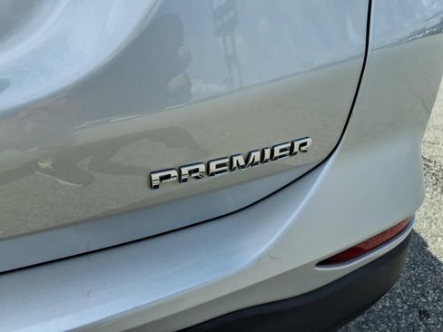 Used 2022 Chevrolet Equinox Premier FWD image 10