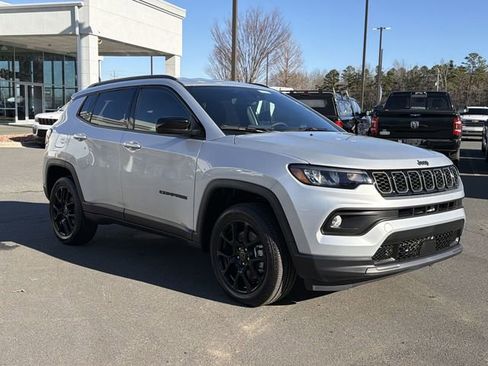 New 2026 Jeep Compass Latitude image 12