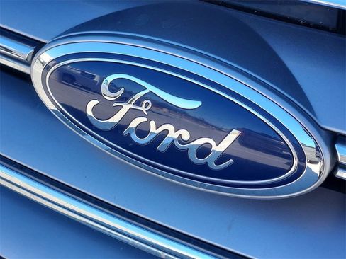 Used 2017 Ford Edge SE image 29