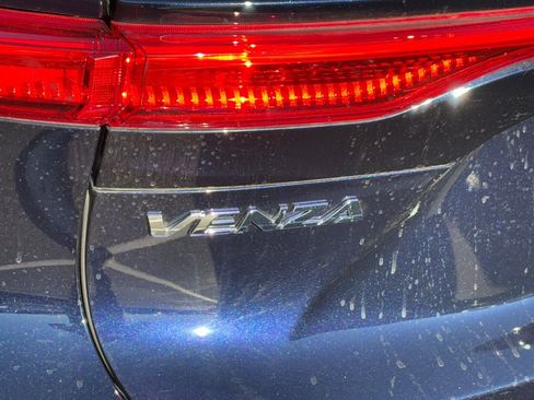 Certified 2024 Toyota Venza LE image 11