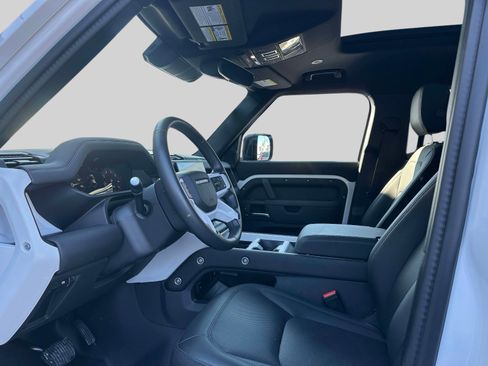 Used 2025 Land Rover Defender 110 S image 15