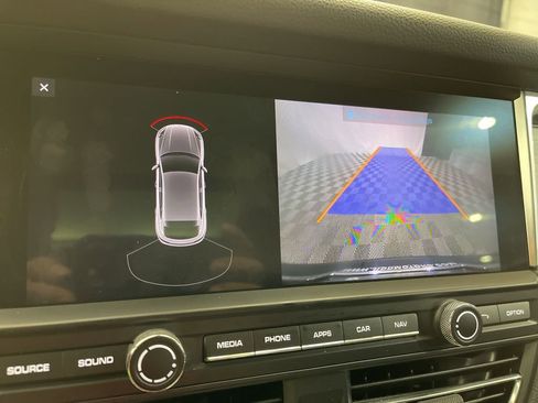 Used 2021 Porsche Macan image 16