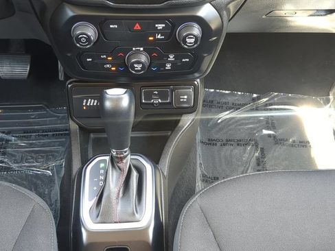 Used 2023 Jeep Renegade Trailhawk AWD/4WD image 15