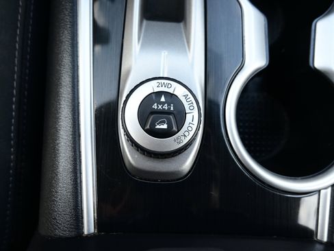 Used 2020 Nissan Pathfinder SV image 28