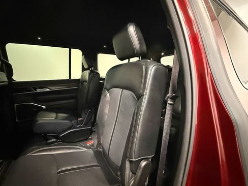 Used 2024 Jeep Wagoneer Series III AWD/4WD image 48