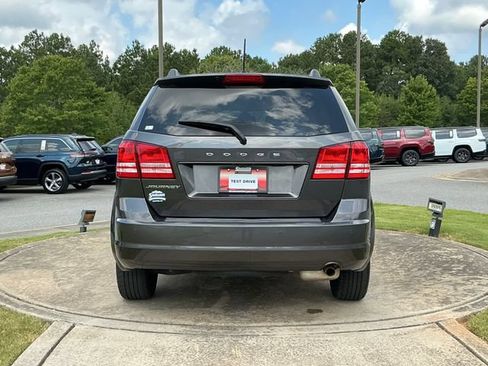 Used 2020 Dodge Journey SE FWD image 6