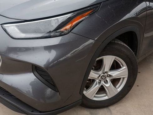 Used 2023 Toyota Highlander L image 3