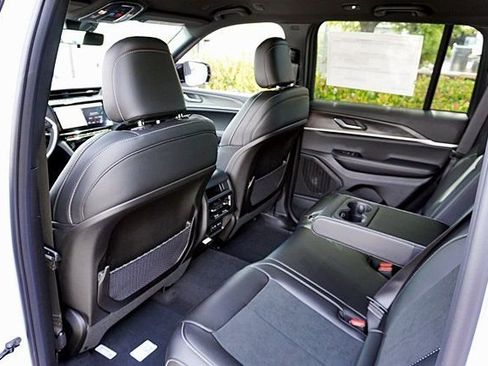 New 2026 Jeep Grand Cherokee Altitude RWD image 21