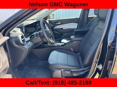 Used 2026 Chevrolet Trax LT w/ LT Convenience Package FWD image 9