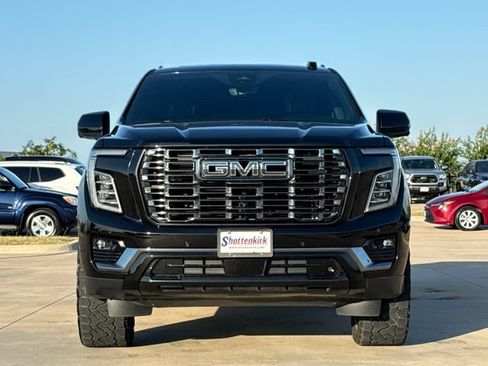 Used 2025 GMC Yukon Denali Ultimate AWD/4WD image 2