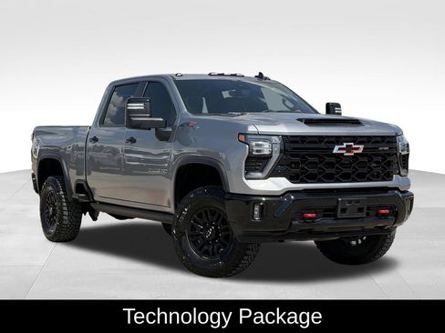 Used 2025 Chevrolet Silverado 2500 ZR2 w/ Technology Package AWD/4WD image 2