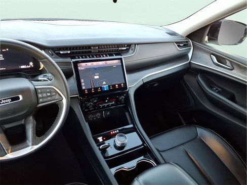 Used 2023 Jeep Grand Cherokee L Limited image 18
