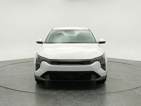 Used 2025 Kia K4 LXS image 2
