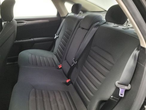 Used 2019 Ford Fusion SE FWD image 18