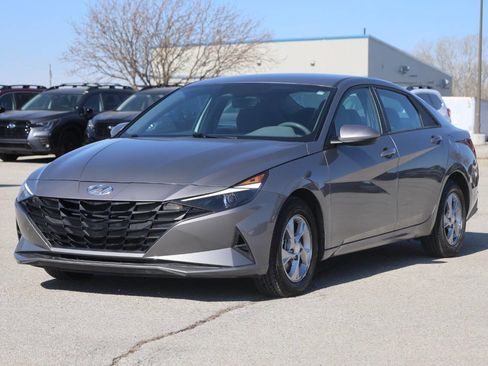 Used 2023 Hyundai Elantra SE FWD image 6