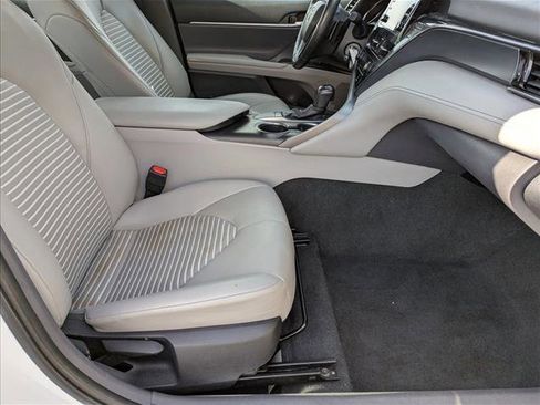 Used 2023 Toyota Camry SE image 19