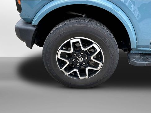 Used 2023 Ford Bronco Outer Banks AWD/4WD image 2