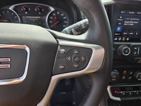 Used 2022 GMC Terrain SLT w/ LPO, Floor Liner Package AWD/4WD image 32
