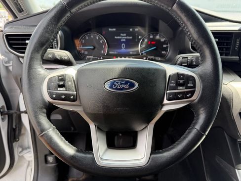 Used 2023 Ford Explorer XLT w/ Equipment Group 202A AWD/4WD image 17