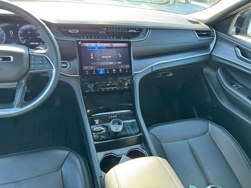 Used 2025 Jeep Grand Cherokee L Limited w/ Black Appearance Package image 14