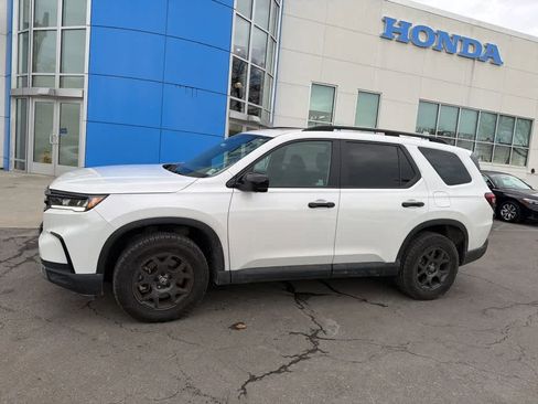 Used 2023 Honda Pilot TrailSport image 6
