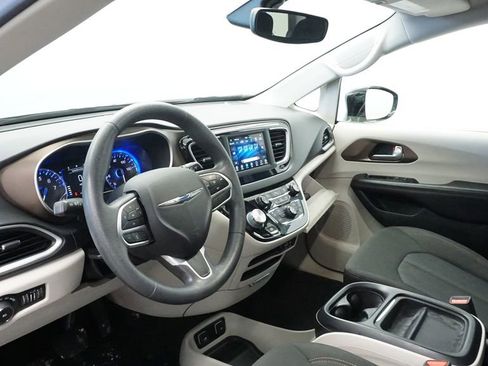 Certified 2018 Chrysler Pacifica Touring Plus image 25