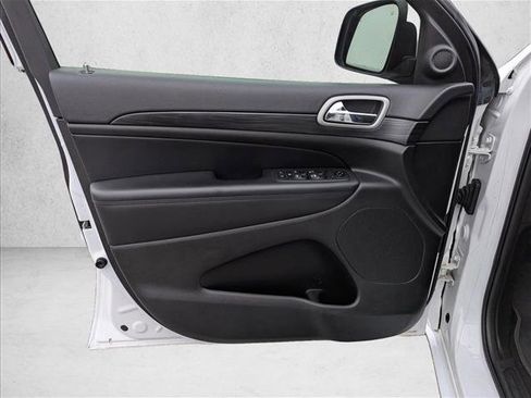 Used 2020 Jeep Grand Cherokee Altitude image 23