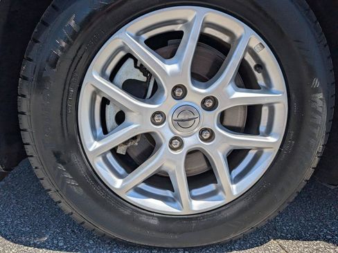 Used 2022 Chrysler Pacifica Touring-L w/ Uconnect Theater Family Group FWD image 11