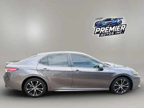 Used 2019 Toyota Camry SE FWD image 9