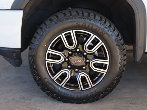 Used 2021 GMC Sierra 2500 AT4 image 11