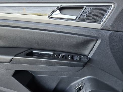 Used 2020 Volkswagen Atlas SE w/ Panoramic Sunroof Package FWD image 24