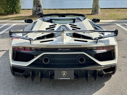Used 2020 Lamborghini Aventador SVJ image 11