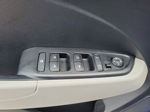 Used 2025 Hyundai Venue SEL FWD image 27