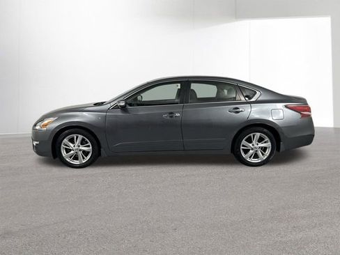 Used 2015 Nissan Altima 2.5 SL w/ Technology Package FWD image 30