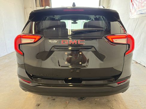 Used 2024 GMC Terrain SLE w/ Driver Convenience Package FWD image 5