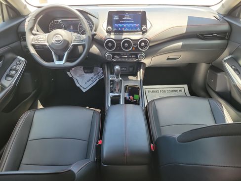 Used 2025 Nissan Sentra SR w/ SR Premium Package FWD image 11