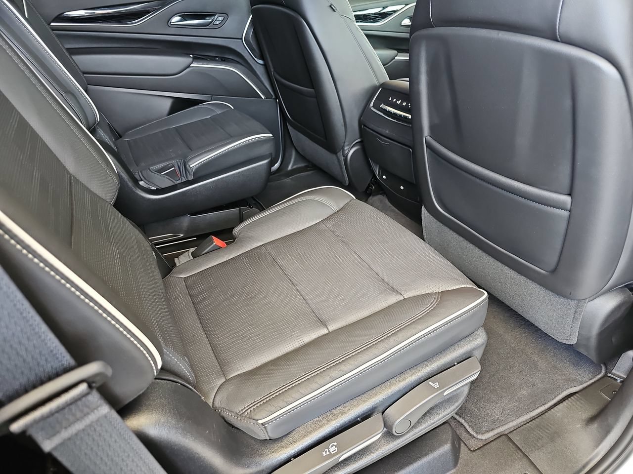 Certified 2023 Cadillac Escalade Sport w/ LPO, ONYX Package AWD/4WD image 11