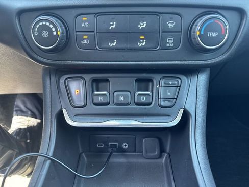 Used 2019 GMC Terrain SLE FWD image 15