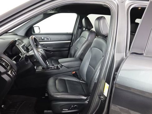 Certified 2018 Ford Explorer XLT w/ Equipment Group 202A image 30