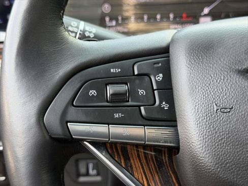 Used 2023 Cadillac Escalade ESV Luxury AWD/4WD image 24